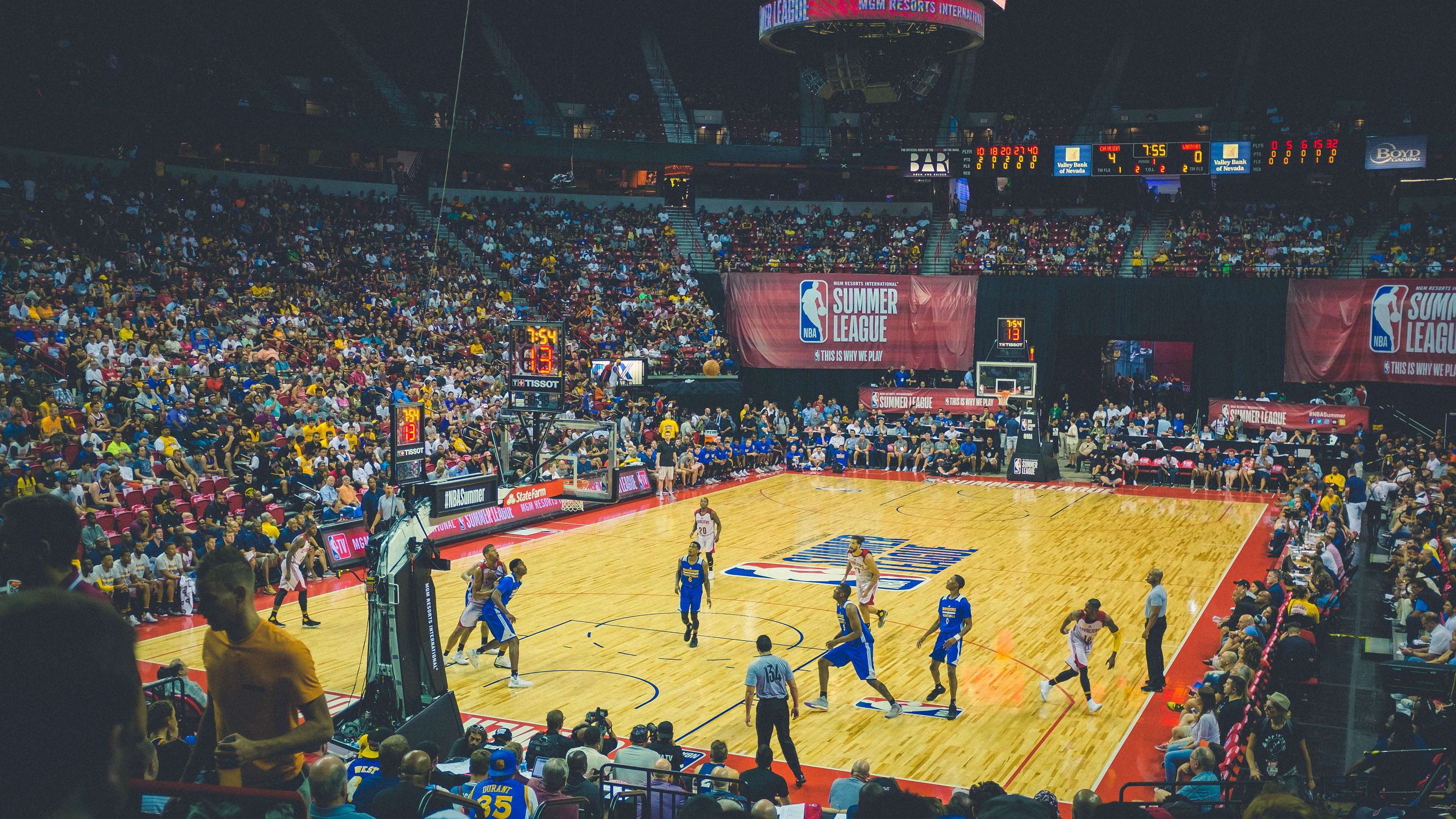 开云体育在线-丹麦队横扫德国队，黄鸭组合扛起全队，书写北欧童话新篇章